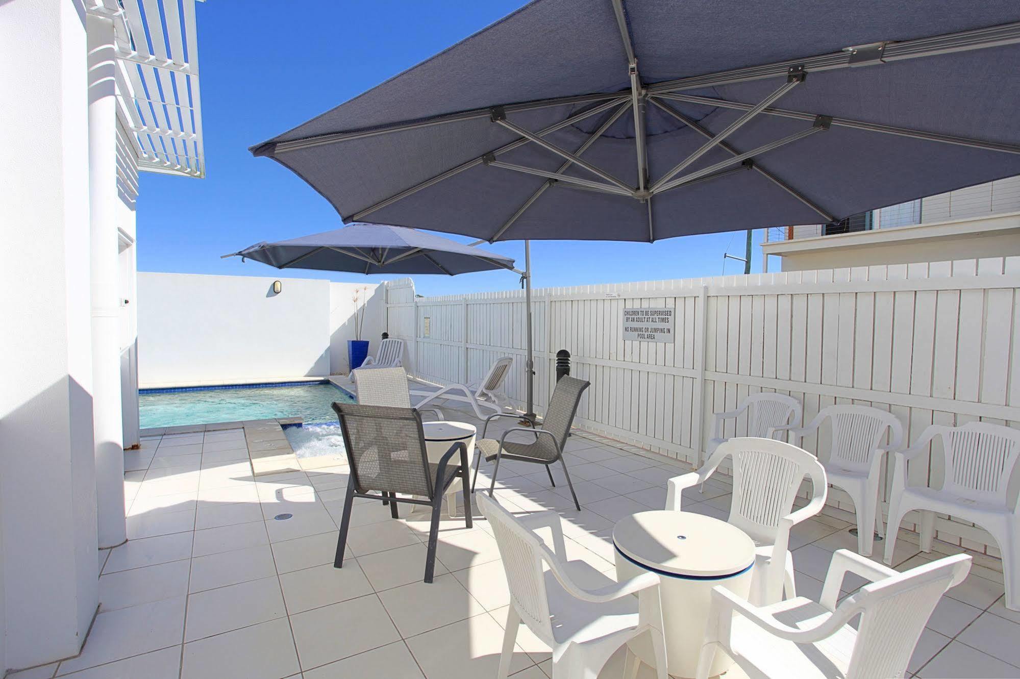 Koola Beach Apartments Bargara Exterior foto